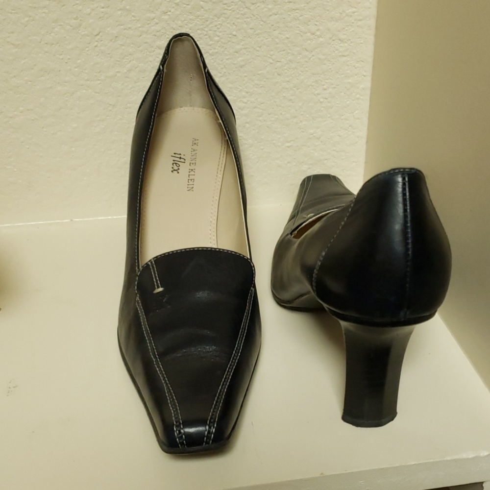 Anne Klein iflex Navy leather heels